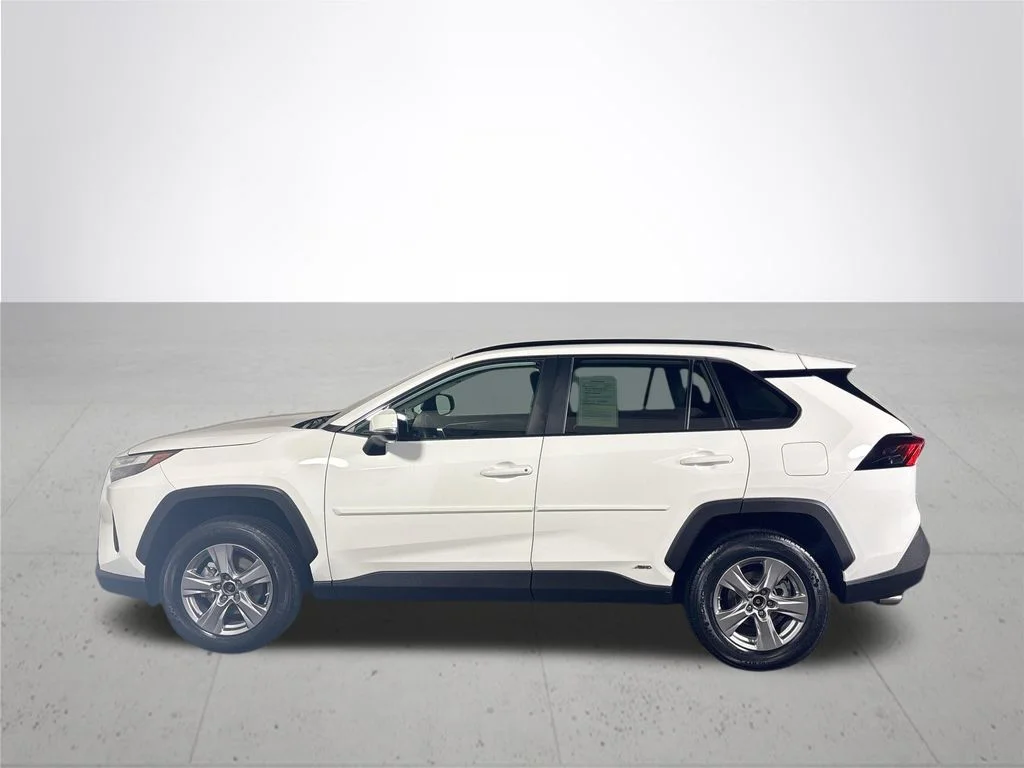 Used 2024 Ice Toyota LE image 9