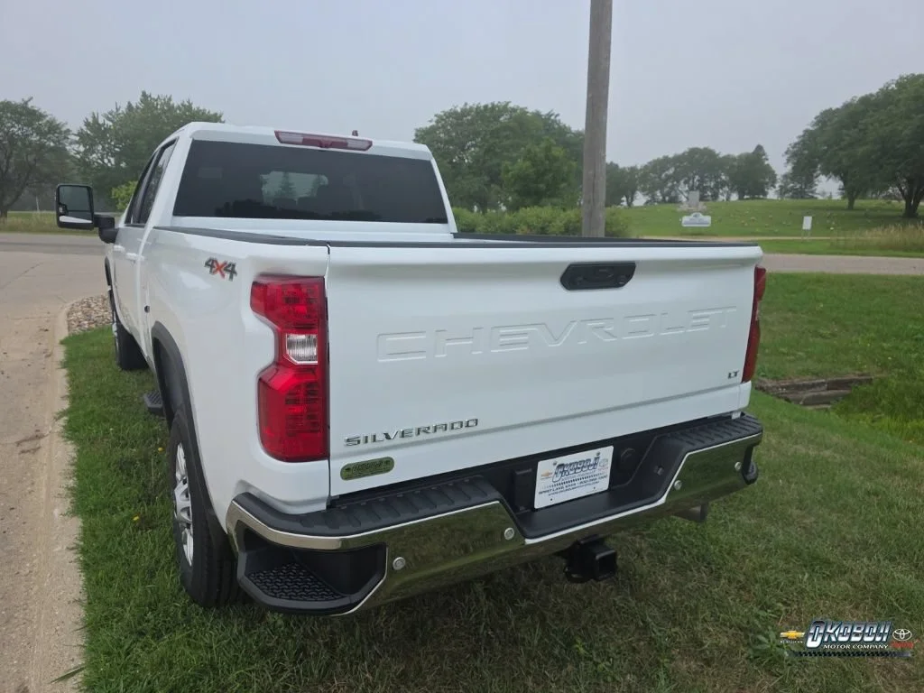 New 2026 Summit White Chevrolet LT image 7