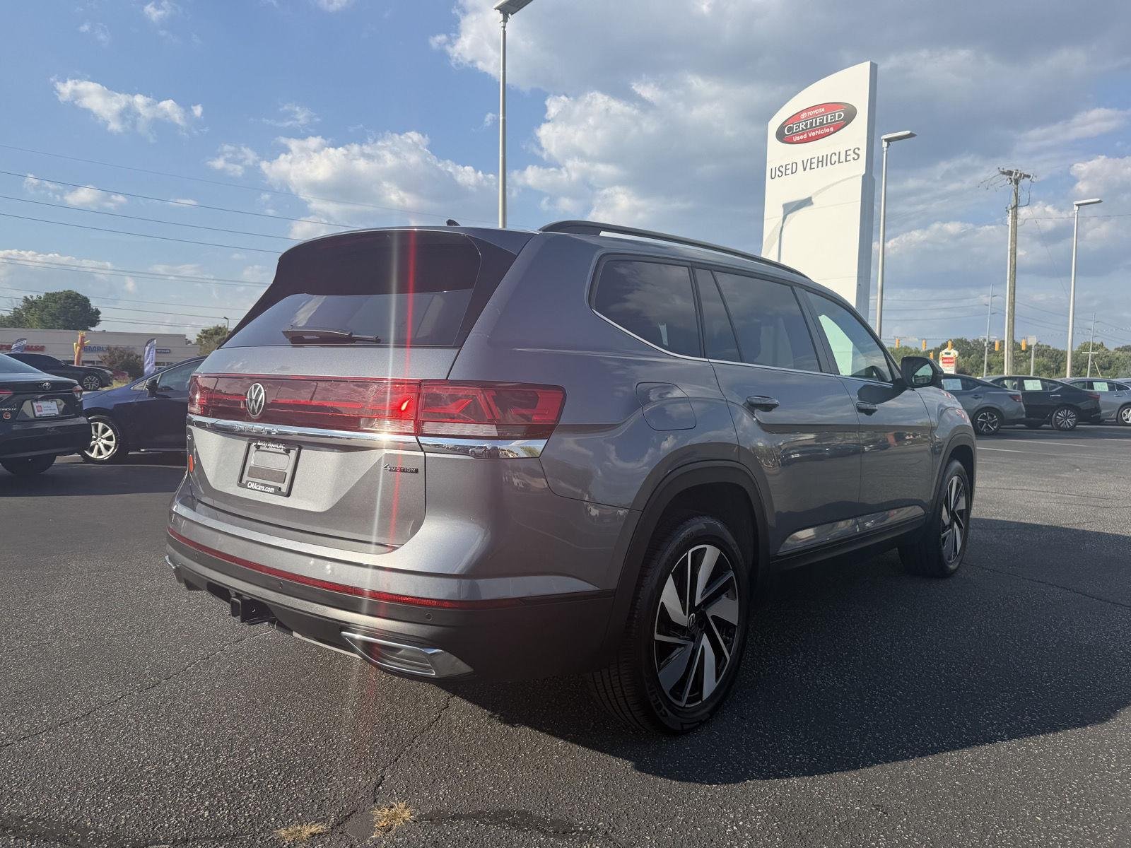 Used 2025  Volkswagen 2.0T SE w/Technology image 5
