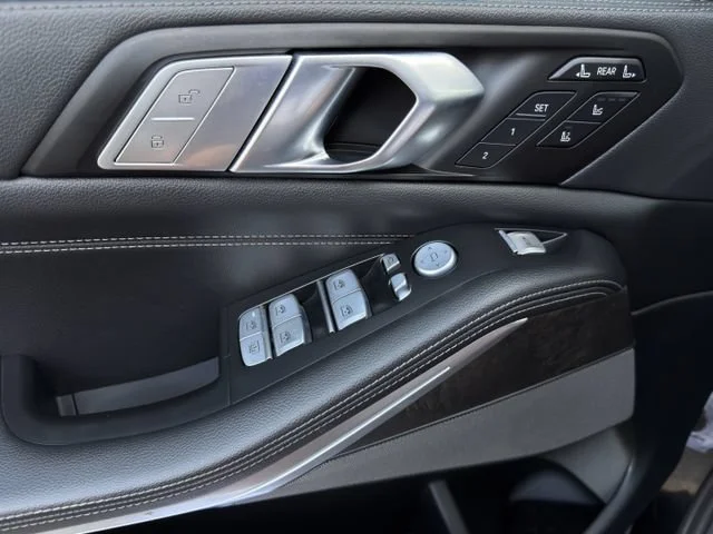 Used 2022 Black BMW M50i image 23