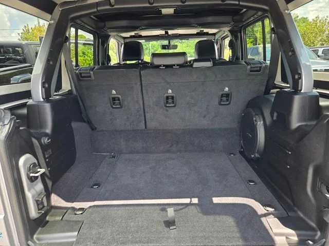 Used 2021 Silver Jeep Unlimited Rubicon 4xe image 32