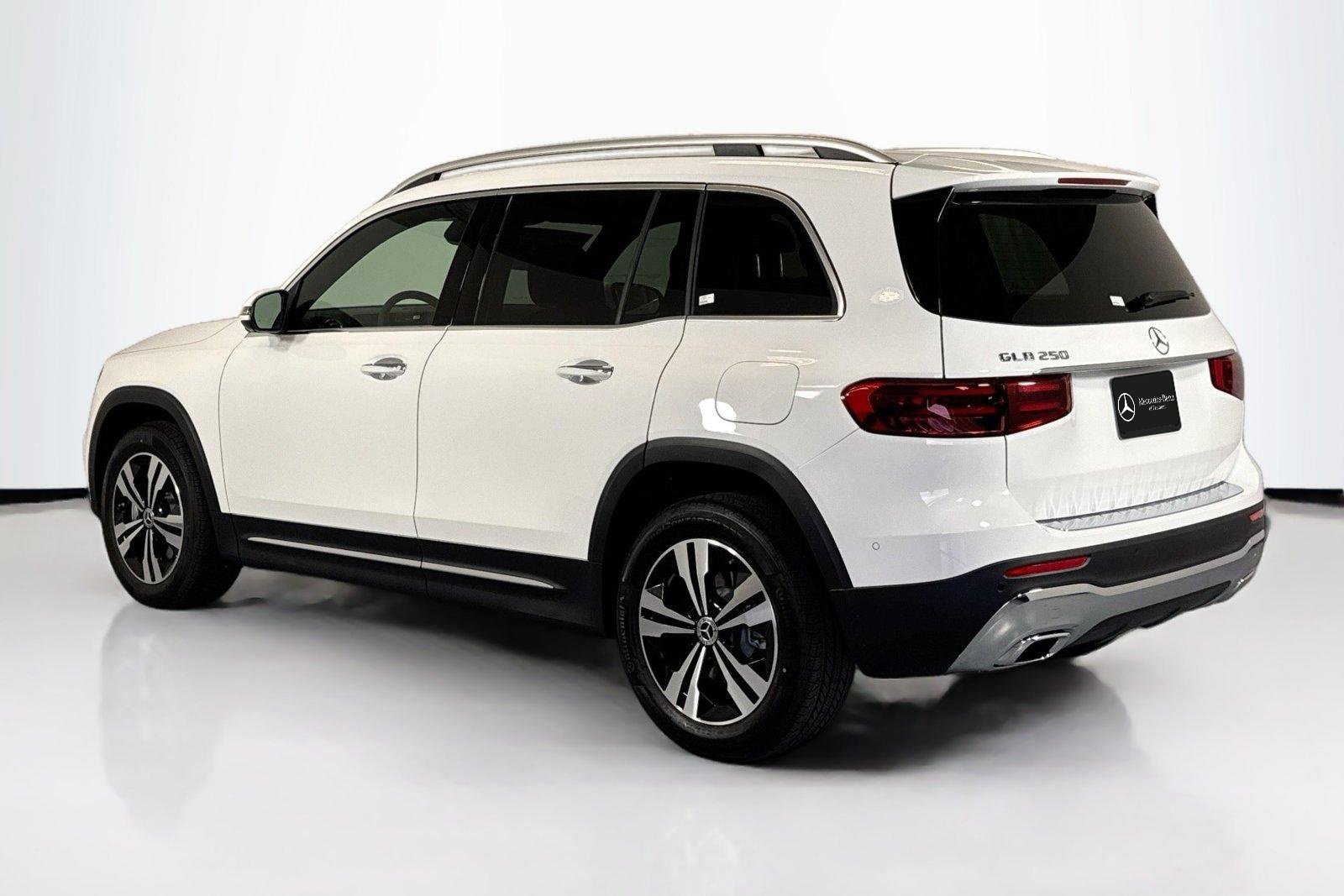 New 2026 Night Black Mercedes-Benz GLB 250 image 7