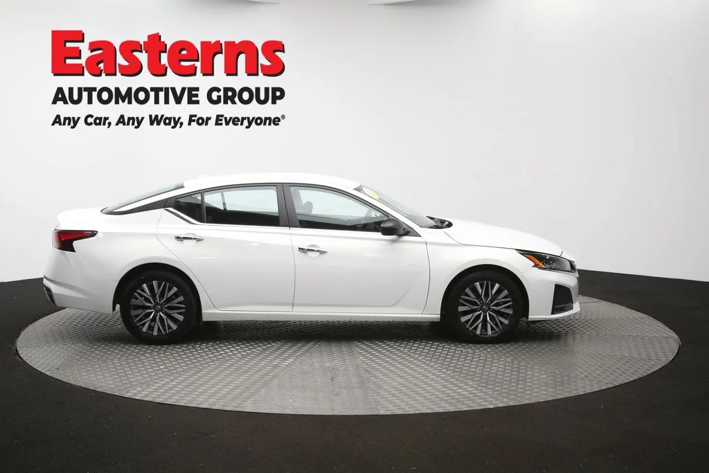 Used 2025 White Nissan 2.5 SV image 42