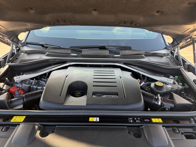 Used 2024 Gray Land Rover SE image 19