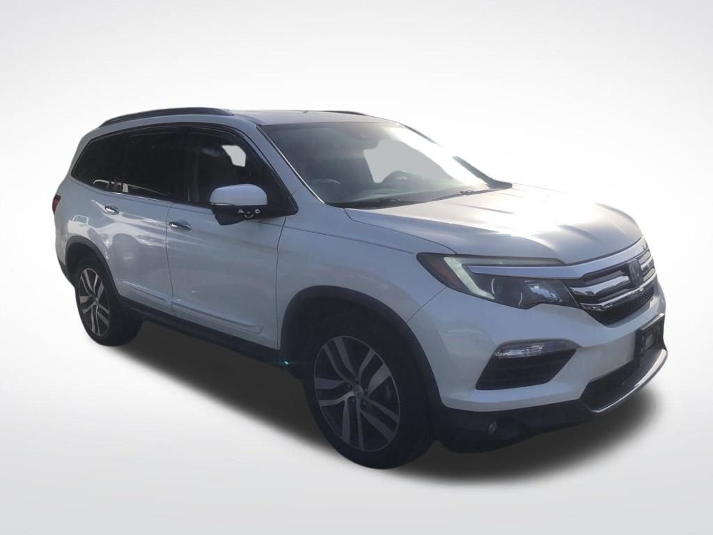 Used 2017 White Honda Touring image 3
