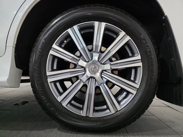 Used 2016  Lexus 570 image 23