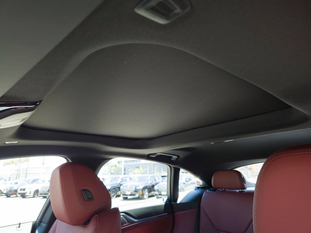 New 2026 Dravit Grey Metallic BMW eDrive40 image 15