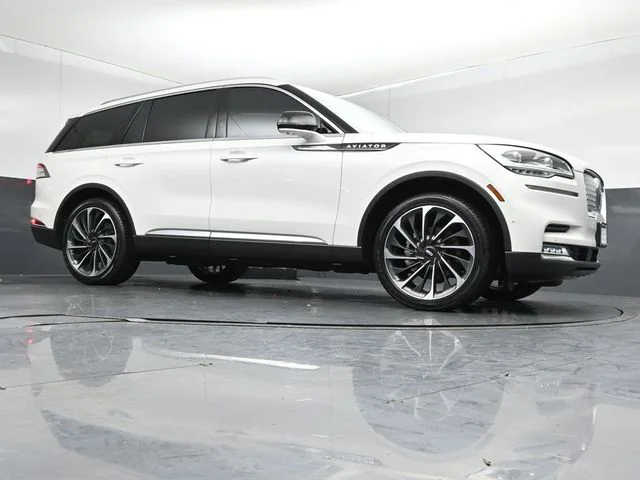 Used 2024 White Lincoln Reserve image 39