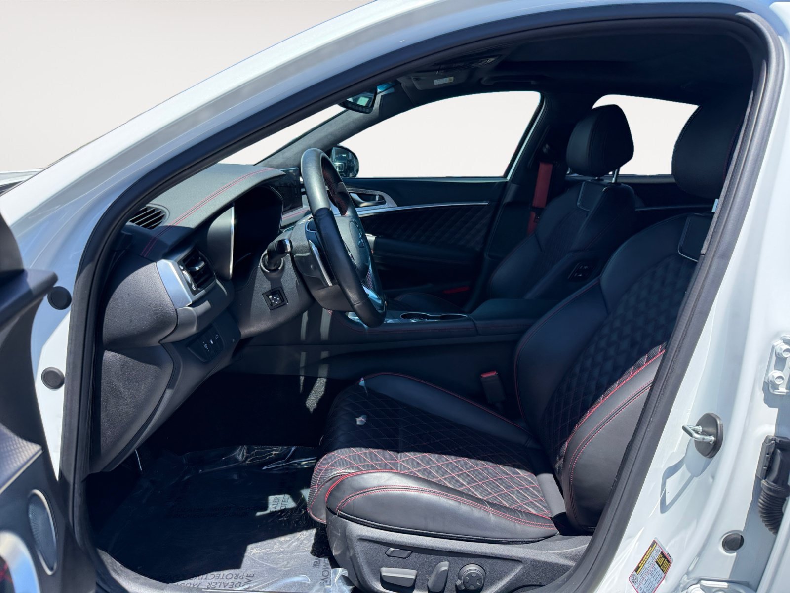 Used 2022 White Genesis 3.3T image 10