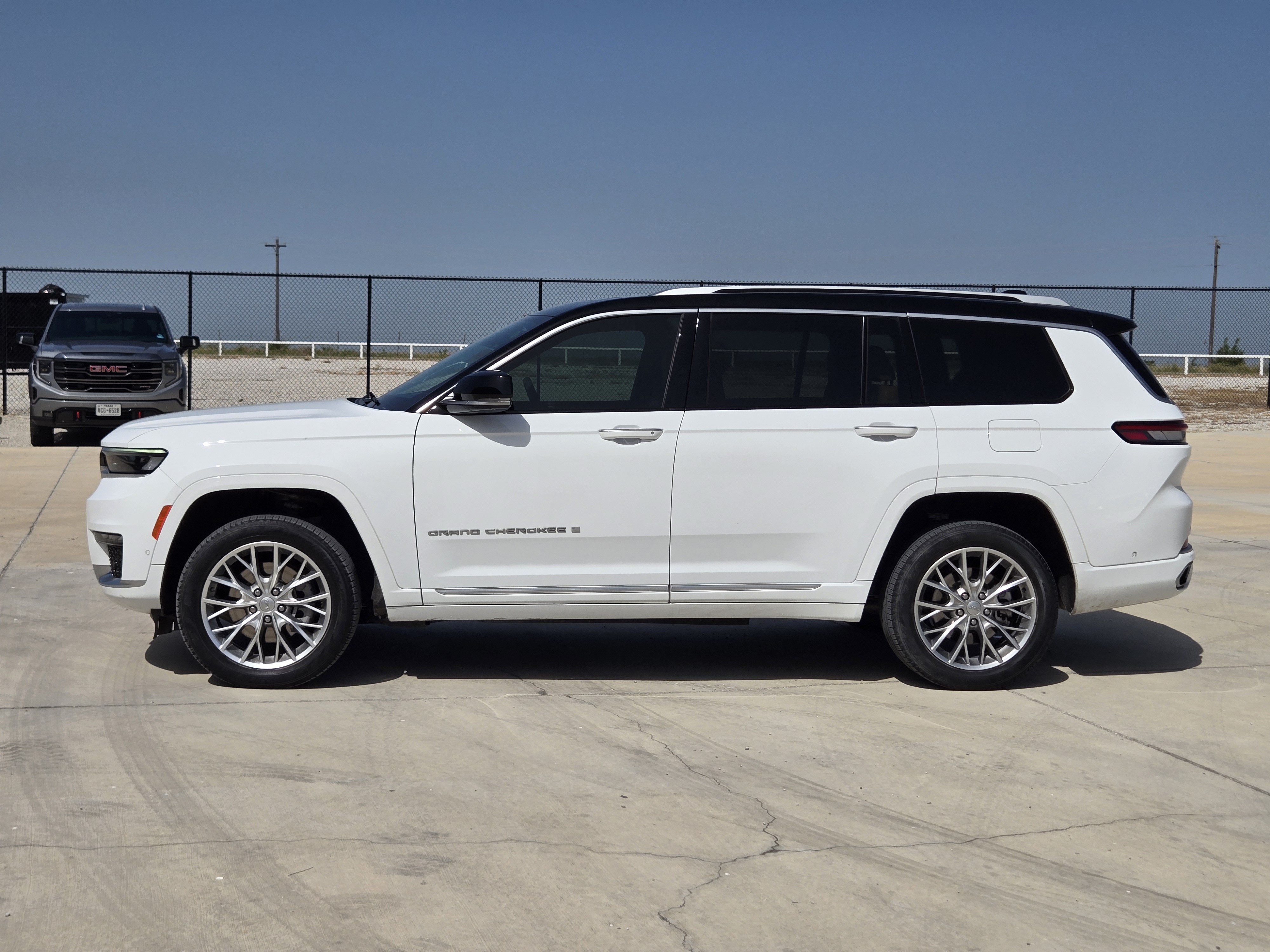 Used 2023 Bright White Clearcoat Jeep Summit image 5