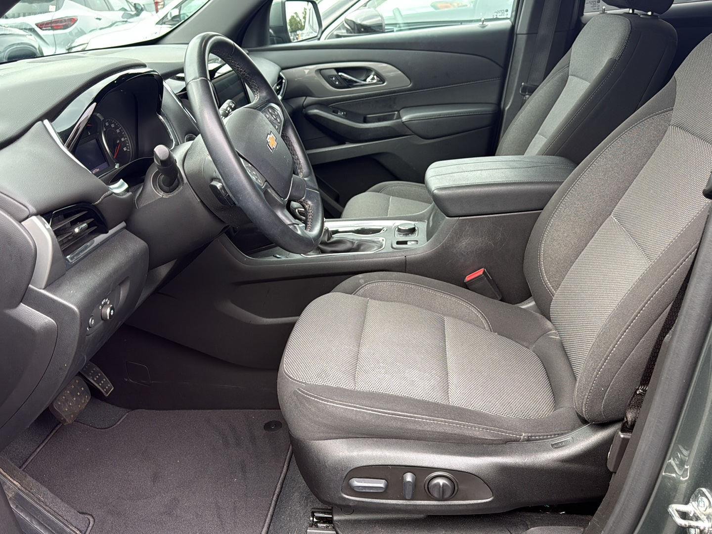 Used 2023 Silver Sage Metallic Chevrolet LT Cloth image 8