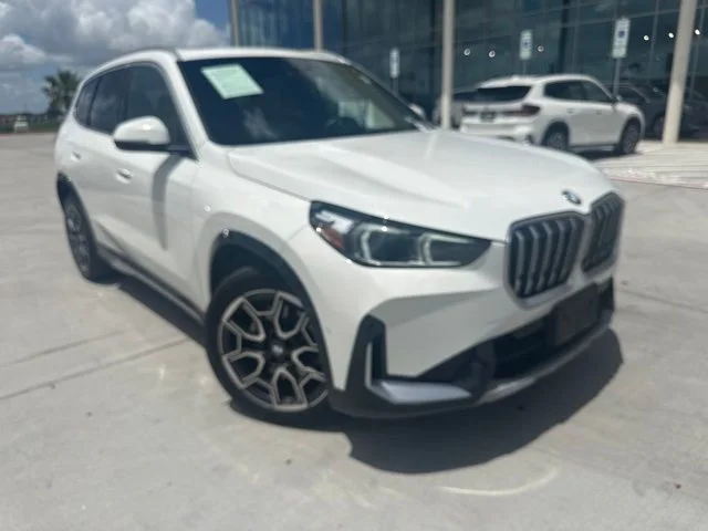 Used 2025 White BMW xDrive28i image 1