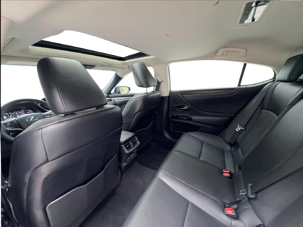 Used 2024 White Lexus 350 image 27