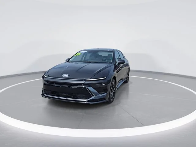 Used 2025 Gray Hyundai SEL image 3