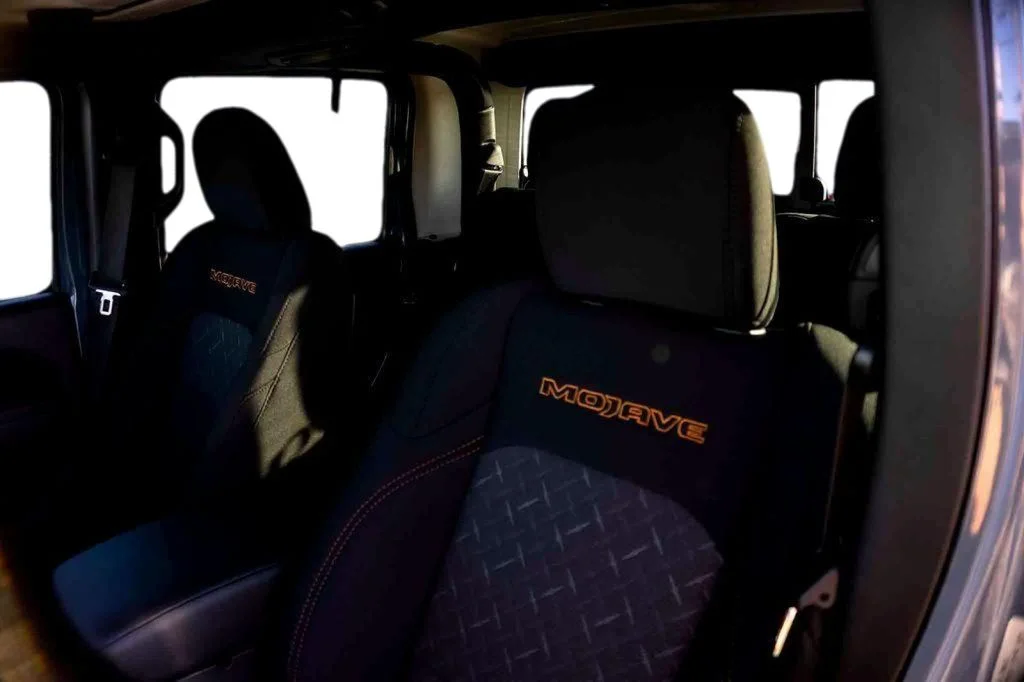 New 2025 Gray Jeep Mojave image 9