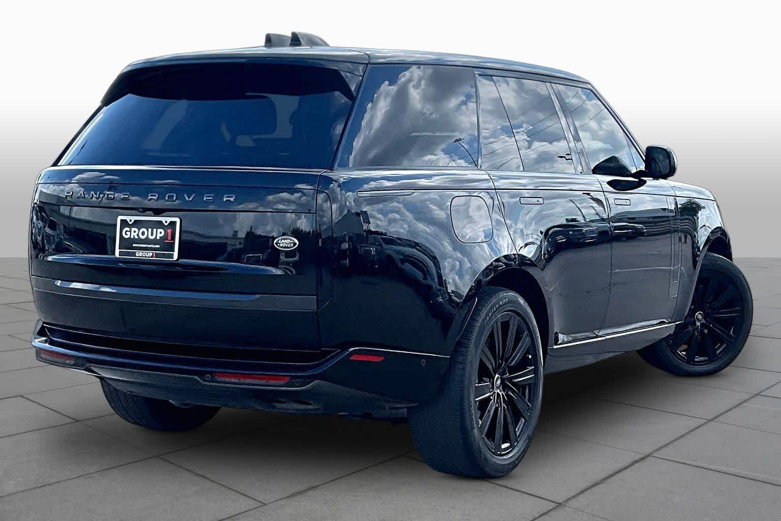 Used 2023 Santorini Black Metallic Land Rover SE image 13