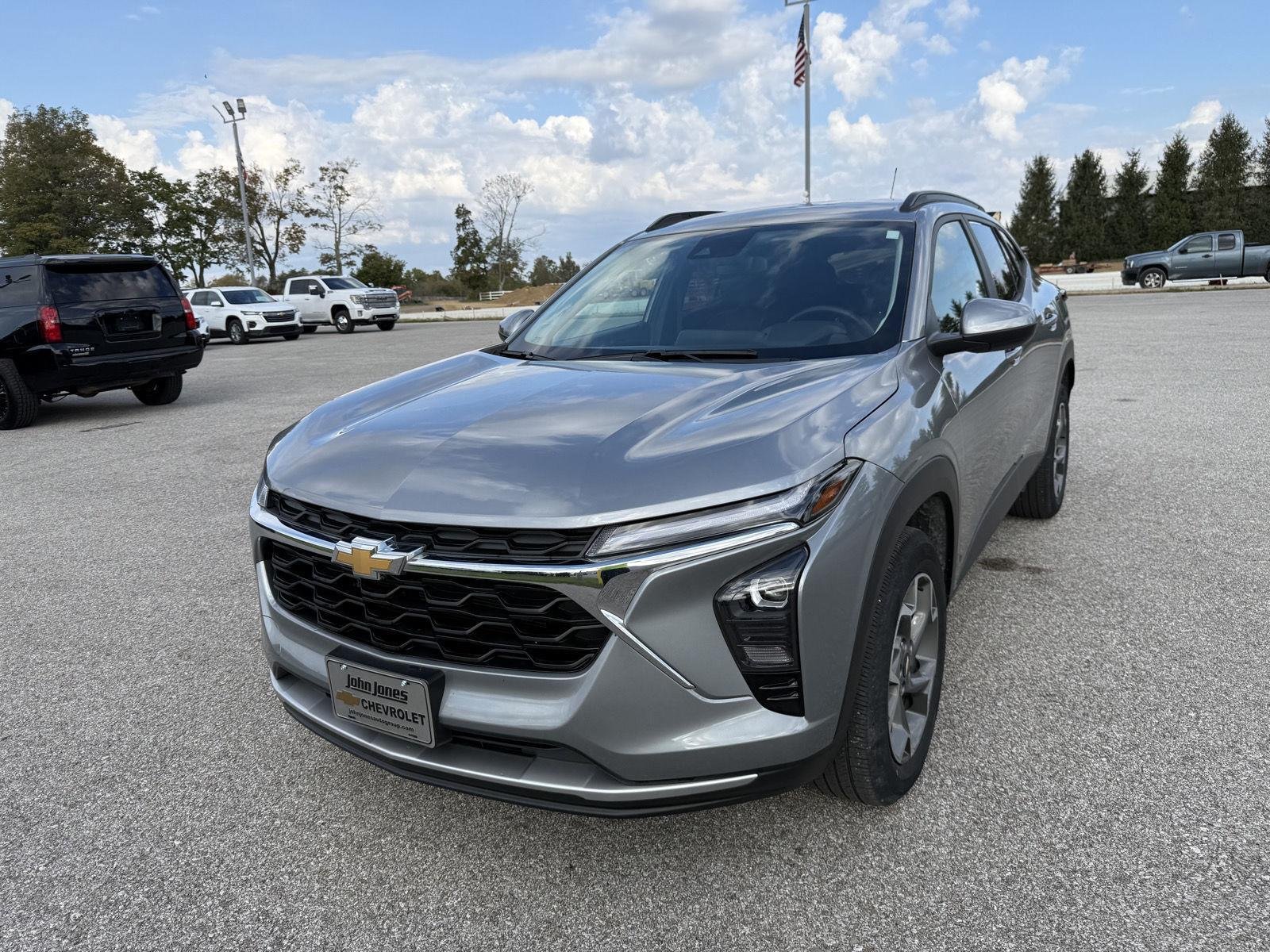 2024 Chevrolet Trax LT photo 2