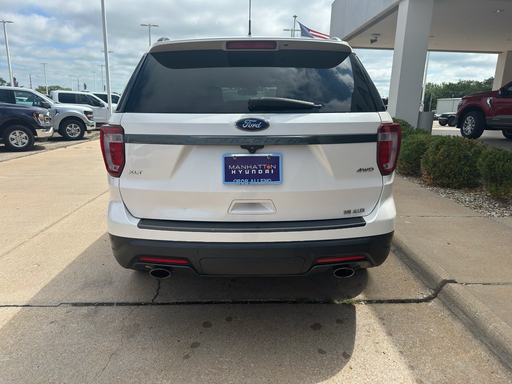 Used 2018 White Platinum Metallic Tri-Coat Ford XLT image 13
