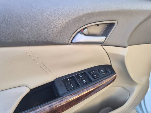 Used 2010  Honda EX-L image 10