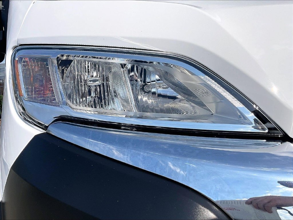 Used 2025 White Ram Base image 31
