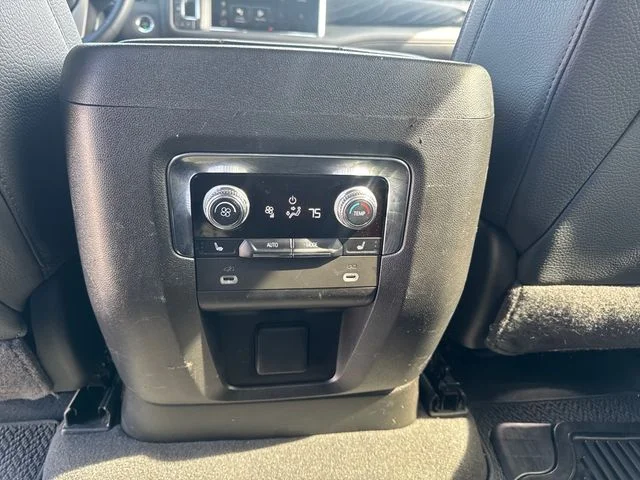 Used 2024 Silver GMC Denali image 29