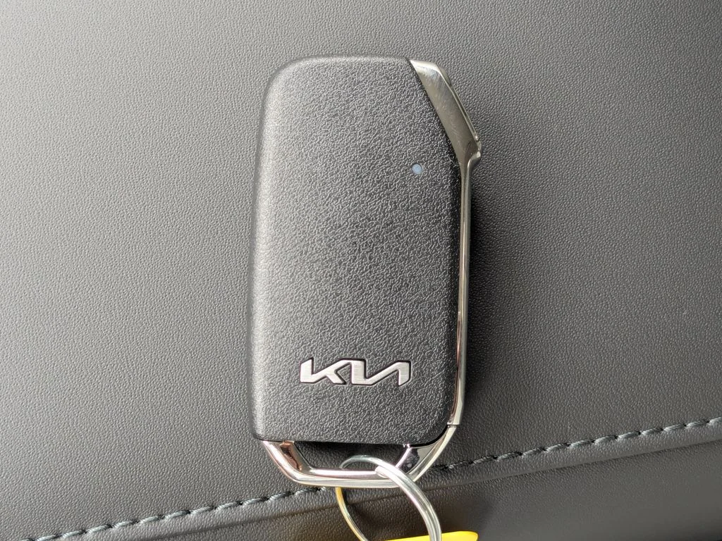 2025 Kia Niro EX - Photo 31