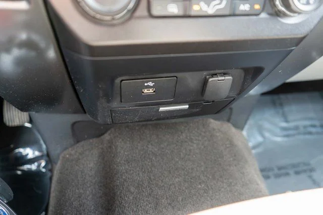 Used 2018 Black Ford XLT image 29