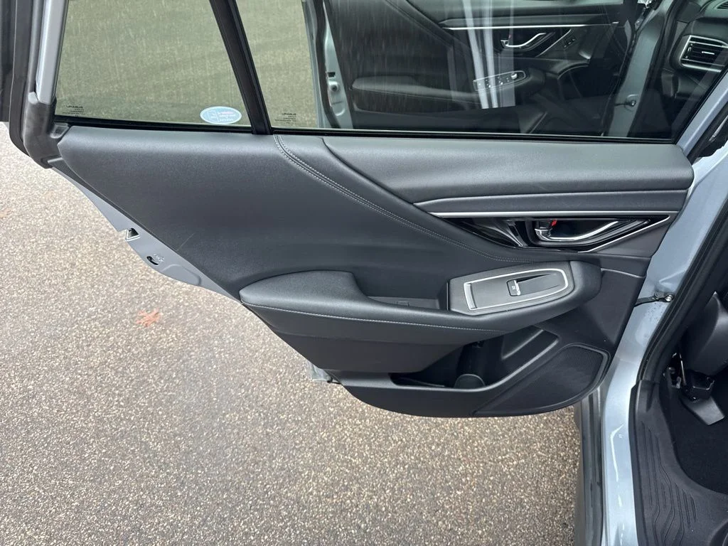 Used 2021 Ice Silver Metallic Subaru Limited image 33