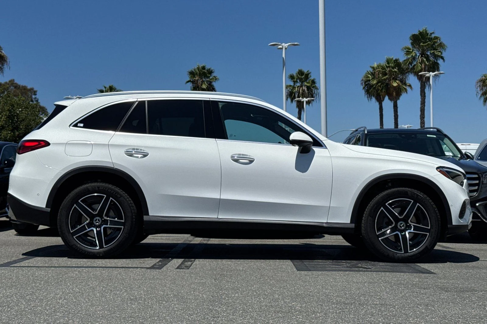 New 2027 Polar White Mercedes-Benz GLC 300 image 3