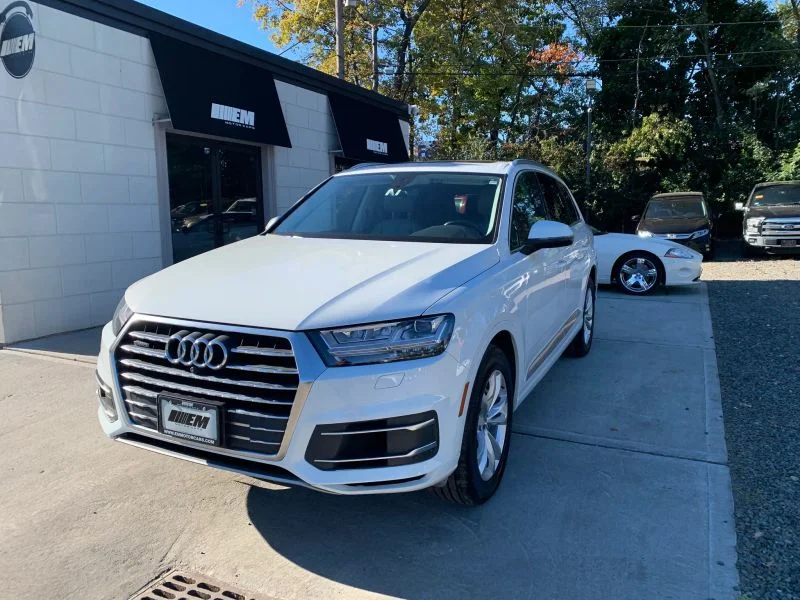 Used 2019 White Audi 55 TFSI Premium Plus Sport Utility 4D image 2