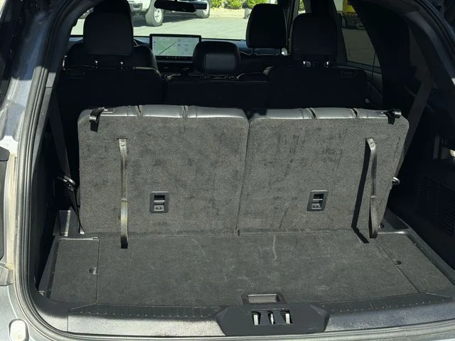 Used 2025 Gray Ford ST-Line image 39