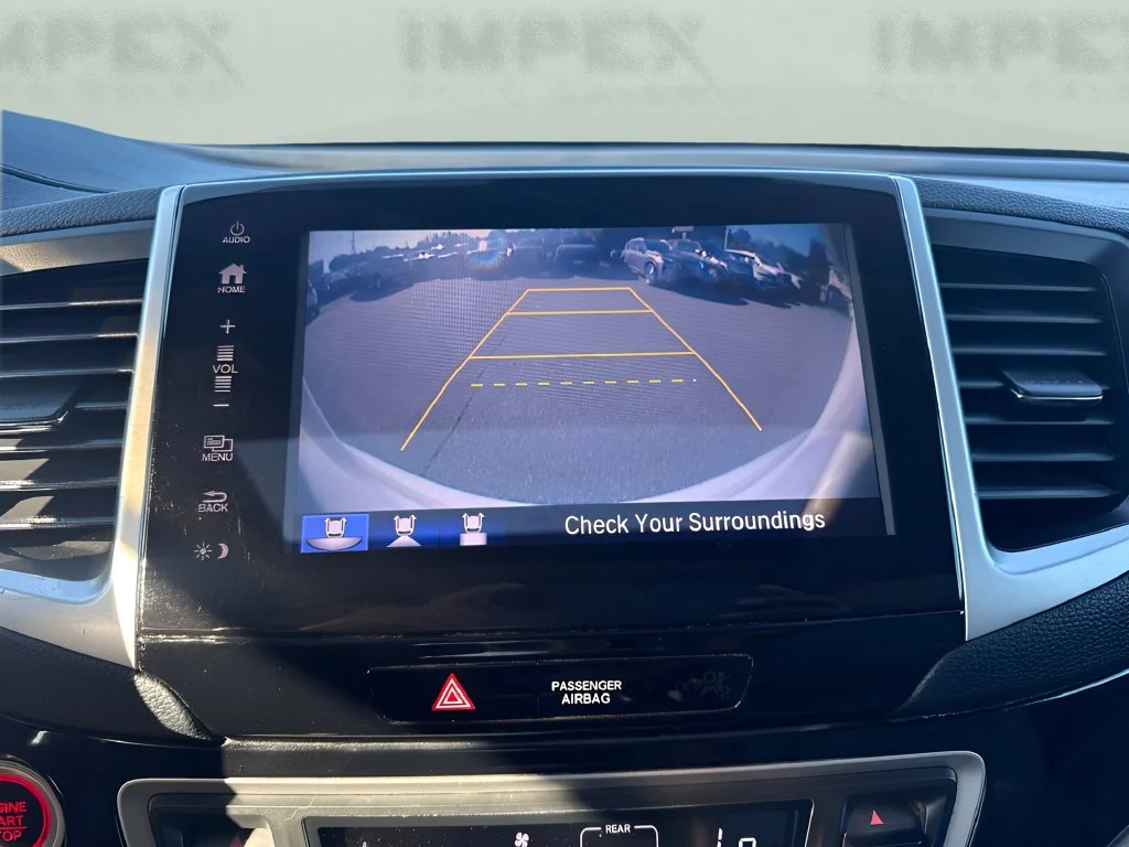 Used 2017  Honda Touring image 18