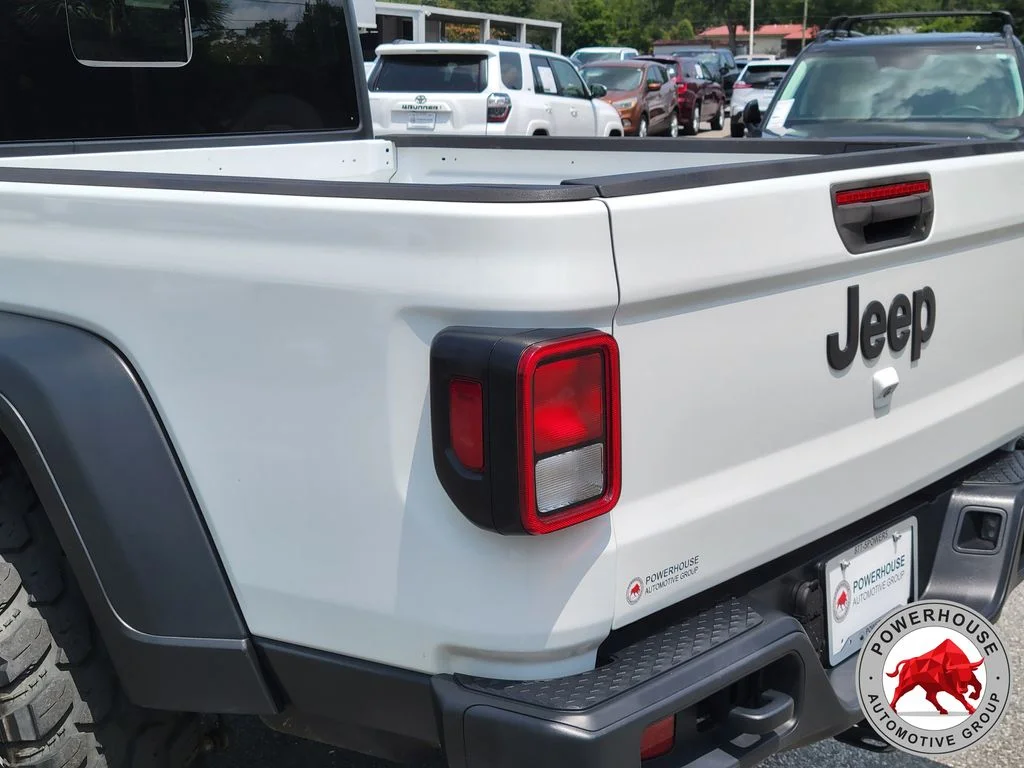 Used 2020 White Jeep Sport image 12