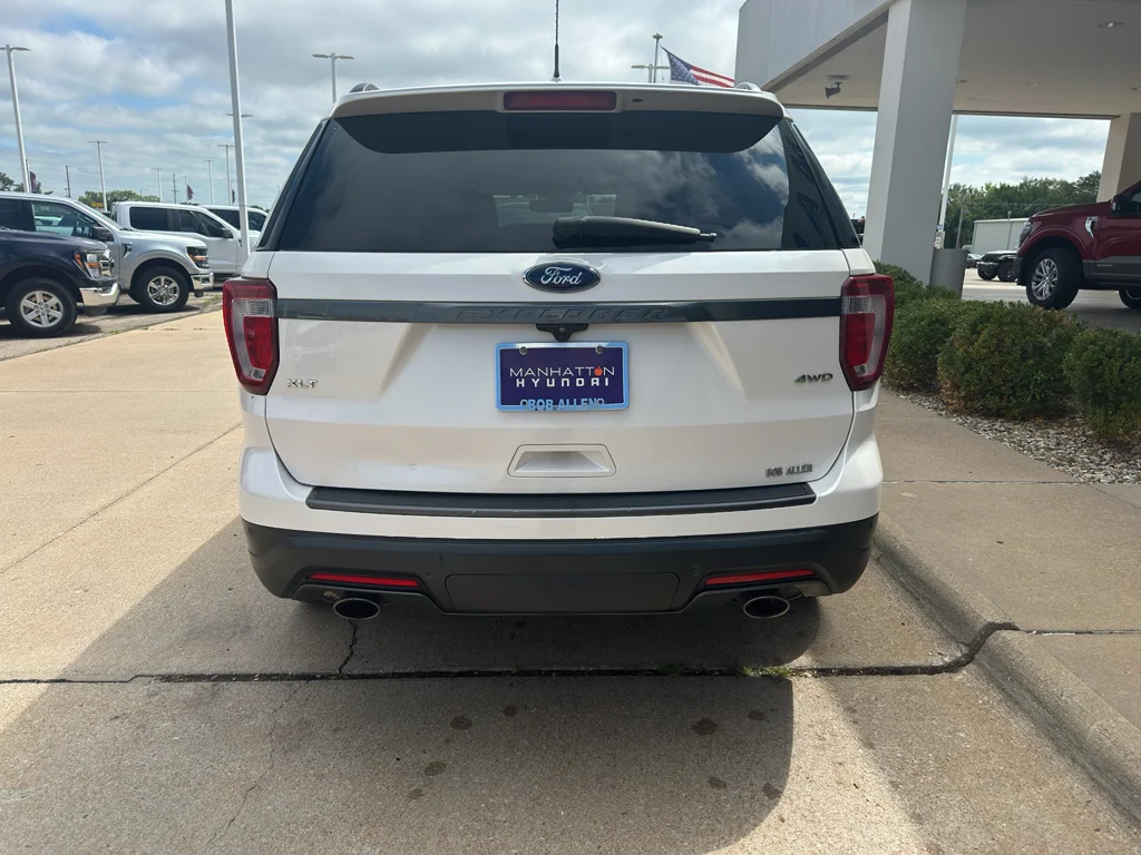 Used 2018 White Platinum Metallic Tri-Coat Ford XLT image 13