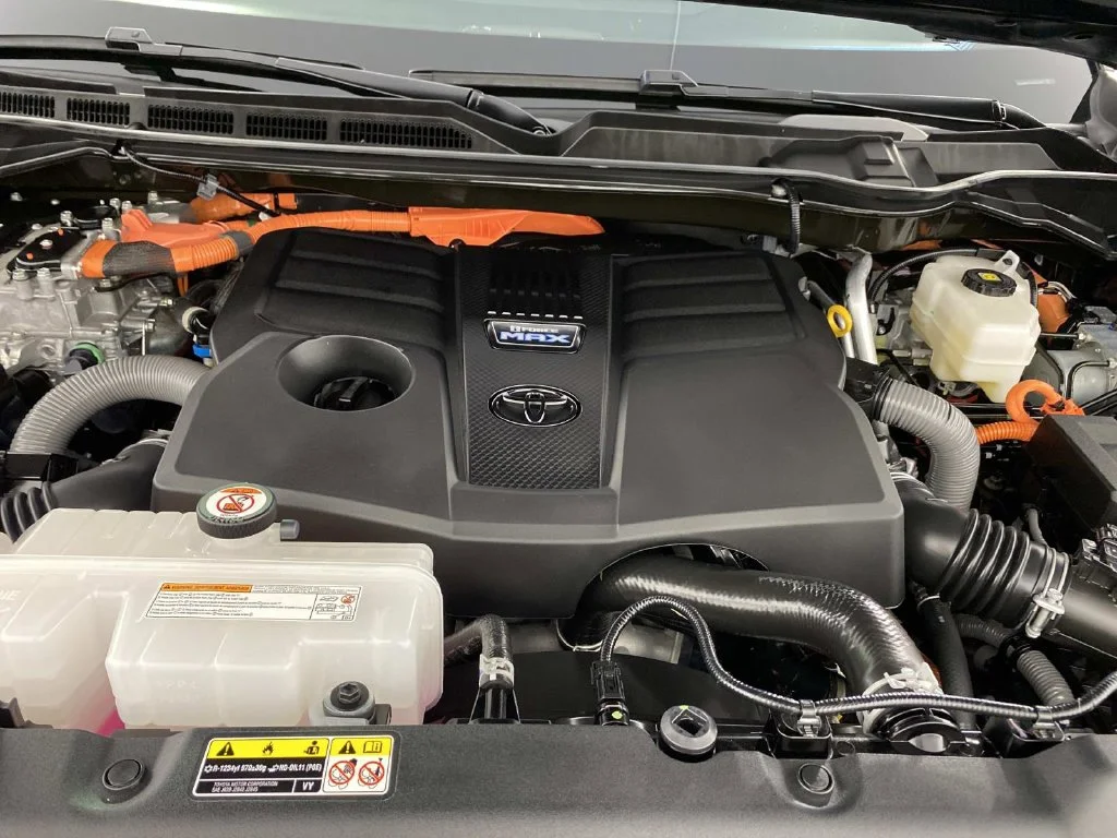 Used 2025 Midnight Black Metallic Toyota SR5 image 29
