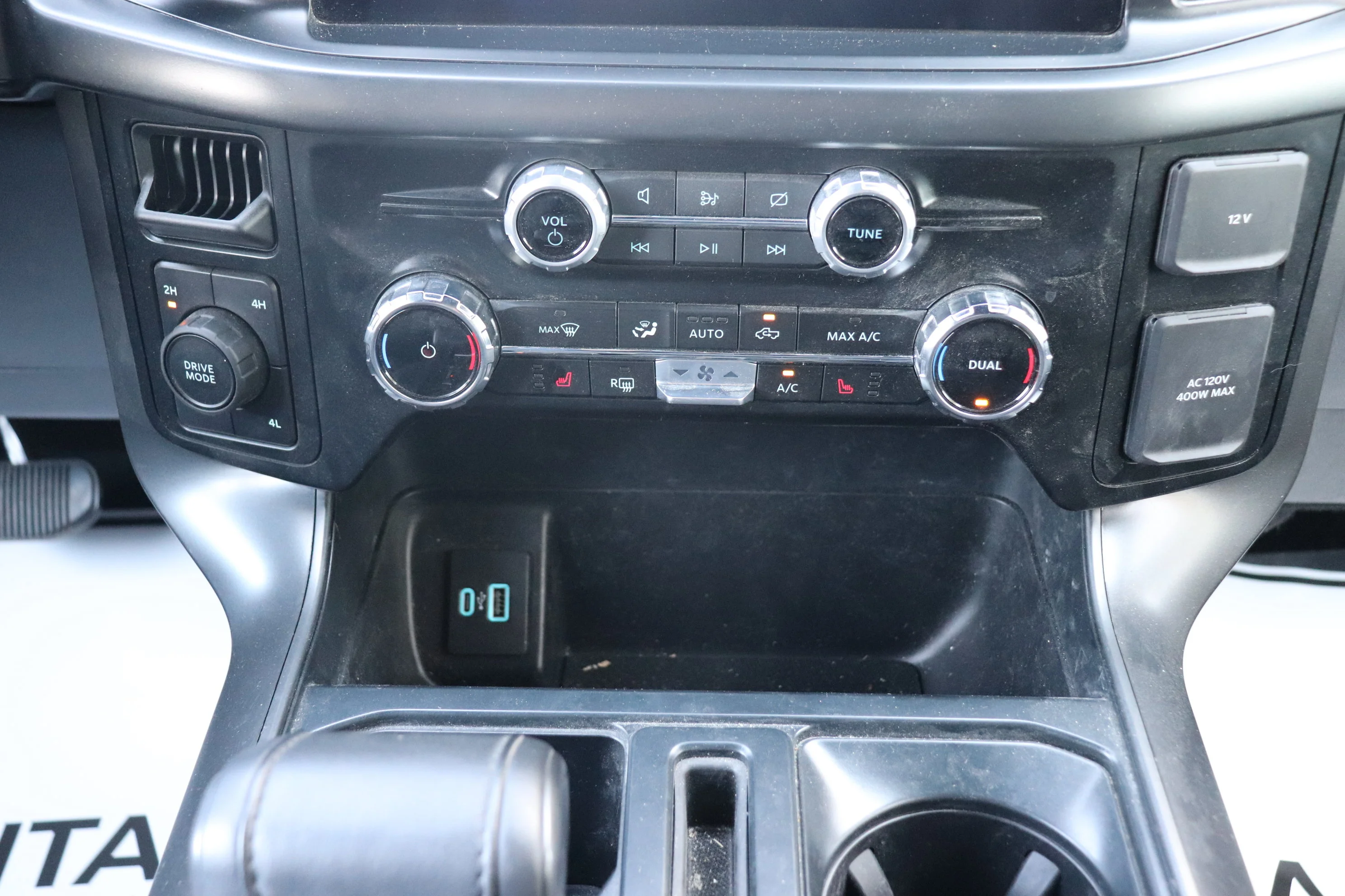 Used 2024 Silver Ford XLT 4WD SuperCrew 5.5