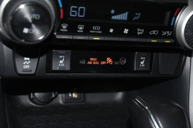 2024 Toyota RAV4 SE - Photo 19