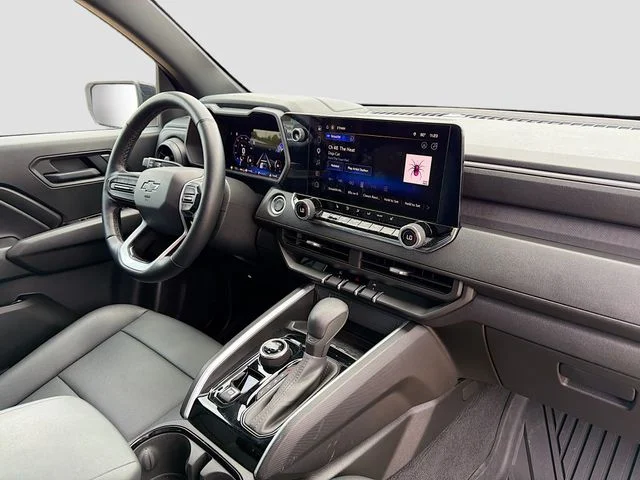 Used 2025 White Chevrolet Trail Boss image 33