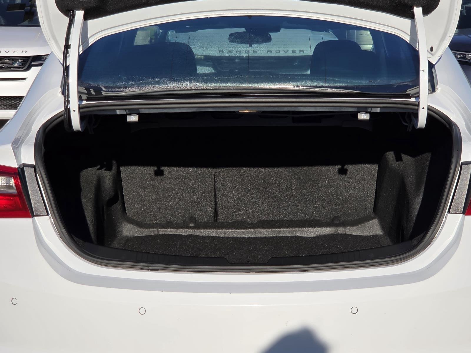 Used 2025 Summit White Chevrolet LT image 9