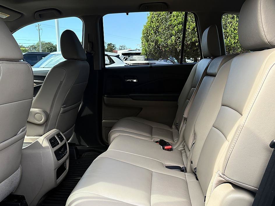 Used 2020 White Honda EX-L image 8