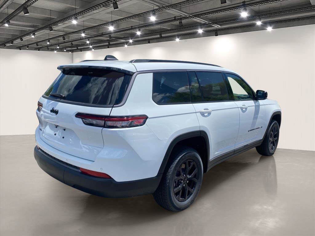 New 2026 Bright White Clear-Coat Exterior Paint Jeep Altitude image 4