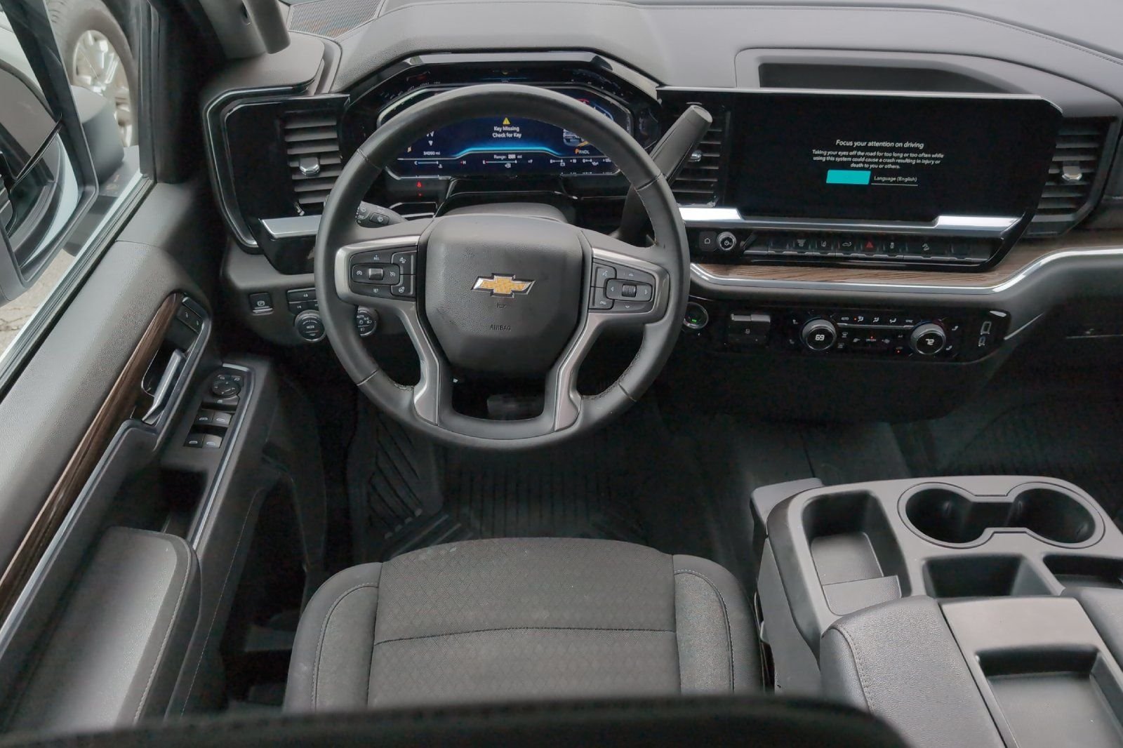 Used 2025 White Chevrolet LT image 14