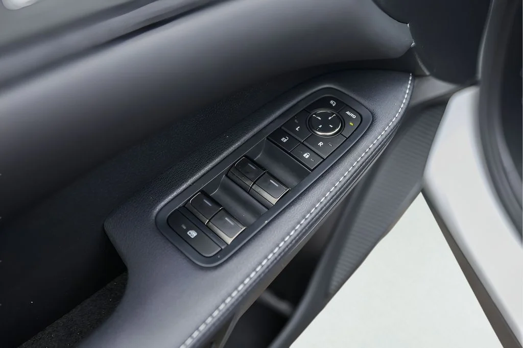 Used 2024 White Lexus 500h F SPORT Performance image 26