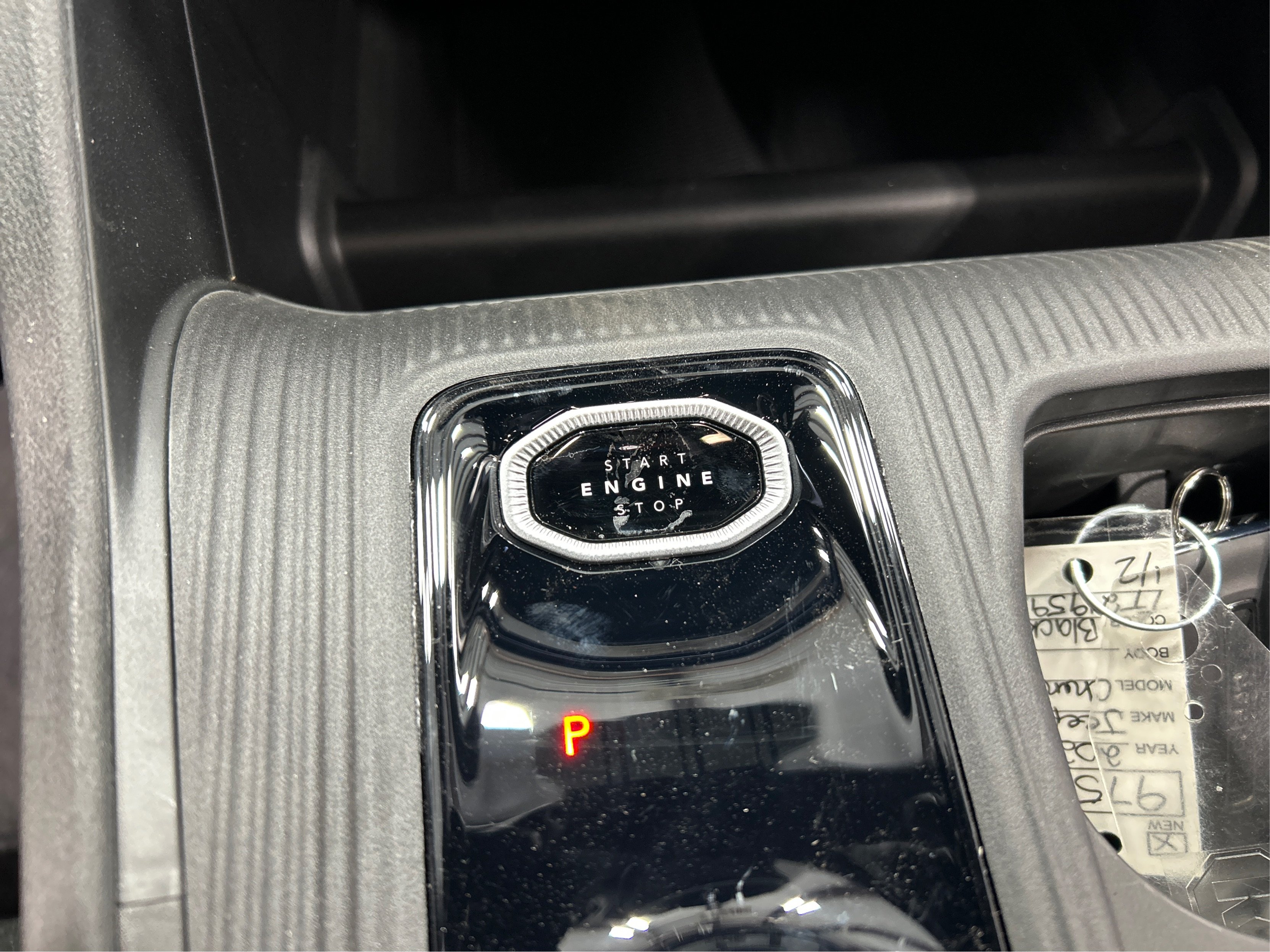 New 2026 Diamond Black Crystal Pearl-Coat Exterior Paint Jeep Laredo image 27