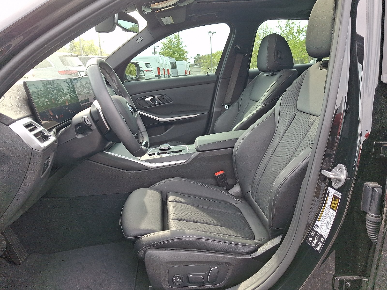 Used 2025 Black Sapphire Metallic BMW xDrive image 13