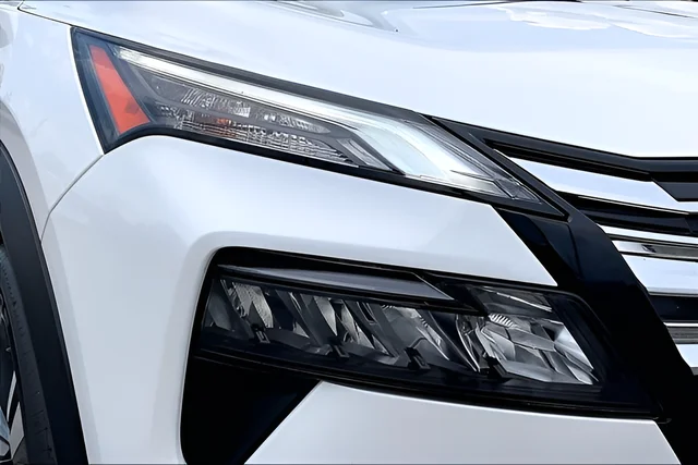 Used 2024 White Nissan SL image 30