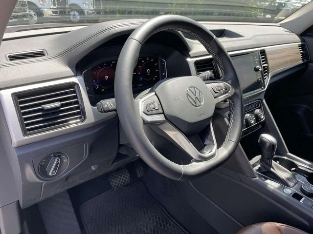 Used 2023  Volkswagen SEL image 17