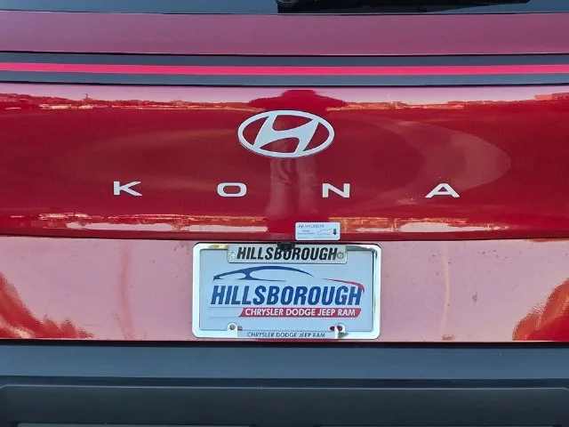 Used 2025 Red Hyundai SEL Convenience image 22