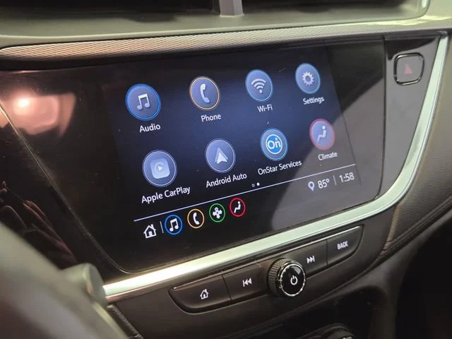 Used 2021 WHITE FROST TRICOAT Buick Select image 16