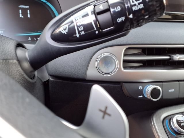 Used 2025  Hyundai SEL image 10